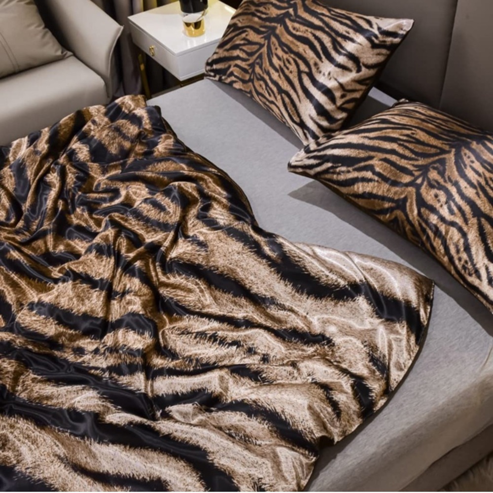 Tiger Print Silky Comforter Sets Queen Animal Stripes Bedding Sets 3 Pieces - Picture 6 of 7